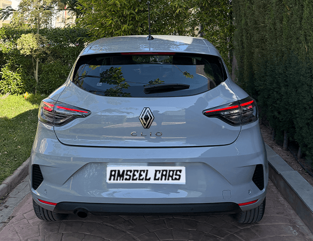 Renault Clio 5 2026 (citadine), intérieur, location voiture · Agadir, Maroc