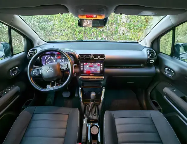 Citroën C3 Aircross 2024 · vue latérale · Louer à Agadir | AmseelCars · sportive Citroën C3 Aircross 2024 (sportive), vue latérale, location voiture · Agadir, Maroc