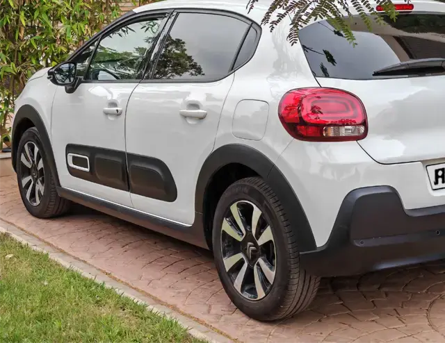 Citroën C3 2024 · vue latérale · Louer à Agadir | AmseelCars · citadine Citroën C3 2024 (citadine), vue latérale, location voiture · Agadir, Maroc