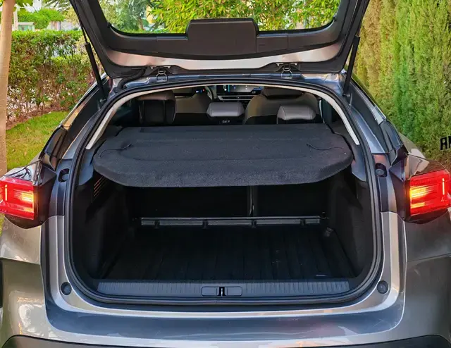 Citroën C4 1.2 PureTech 130 EAT8 2024 · tableau de bord · Louer à Agadir | AmseelCars · SUV Citroën C4 1.2 PureTech 130 EAT8 2024 (SUV), tableau de bord, location voiture · Agadir, Maroc