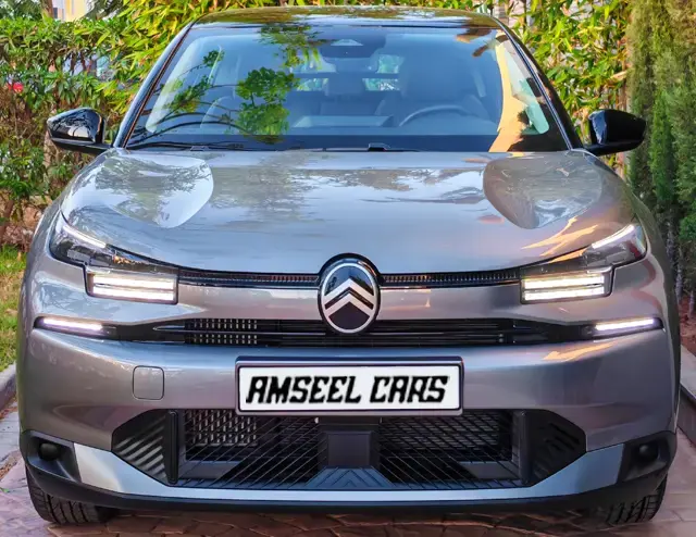 Citroën C4 1.2 PureTech 130 EAT8 2024 · vue avant · Louer à Agadir | AmseelCars · SUV Citroën C4 1.2 PureTech 130 EAT8 2024 (SUV), vue avant, location voiture · Agadir, Maroc · AmseelCars