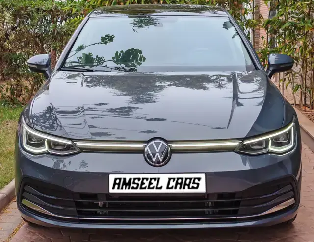 Golf 8 location voiture Agadir (premium) | La Golf 8 allie compacité et technologie. Avec le moteur 1.5 eTSI 150 ch 48V et l… Volkswagen Golf 8 1.5 eTSI 150 DSG 2024 (premium), vue avant · Agadir, Maroc · AmseelCars