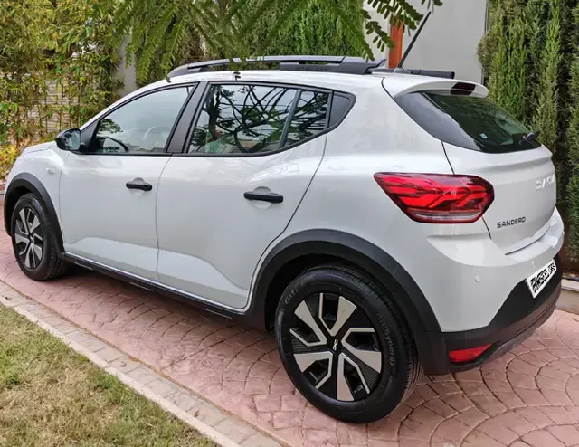 Dacia Sandero Stepway TCe 90 X-Tronic 2025 · intérieur · Louer à Agadir | AmseelCars · SUV compact Dacia Sandero Stepway TCe 90 X-Tronic 2025 (SUV compact), intérieur, location voiture · Agadir, Maroc