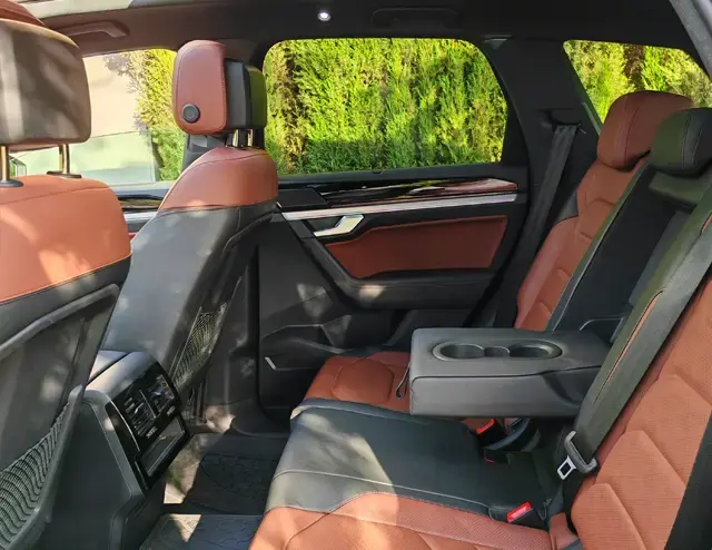 Volkswagen Touareg 2025 · tableau de bord · Louer à Agadir | AmseelCars · SUV Volkswagen Touareg 2025 (SUV), tableau de bord, location voiture · Agadir, Maroc