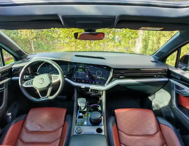 Volkswagen Touareg 2025 · vue interieure · Louer à Agadir | AmseelCars · SUV Volkswagen Touareg 2025 (SUV), vue interieure, location voiture · Agadir, Maroc
