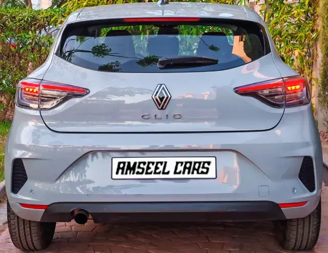 Renault Clio 5 2024 · intérieur · Louer à Agadir | AmseelCars · SUV Renault Clio 5 2024 (SUV), intérieur, location voiture · Agadir, Maroc