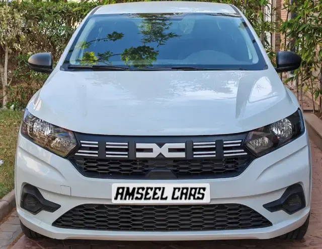 Dacia Logan 2024 · vue avant · Louer à Agadir | AmseelCars · citadine Dacia Logan 2024 (citadine), vue avant, location voiture · Agadir, Maroc · AmseelCars