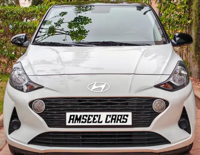 Hyundai i10 location voiture Agadir (citadine) | Citadine agile et économique, la Hyundai i10 1.0 MPi 63 ch avec boîte robotisée (… Hyundai i10 2024 (citadine), vue avant · Agadir, Maroc · AmseelCars
