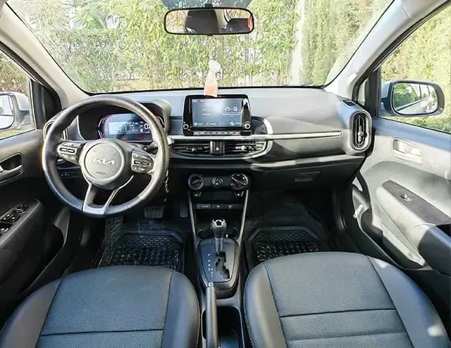 Kia Kia Picanto 2025 · vue latérale · Louer à Agadir | AmseelCars · SUV Kia Kia Picanto 2025 (SUV), vue latérale, location voiture · Agadir, Maroc