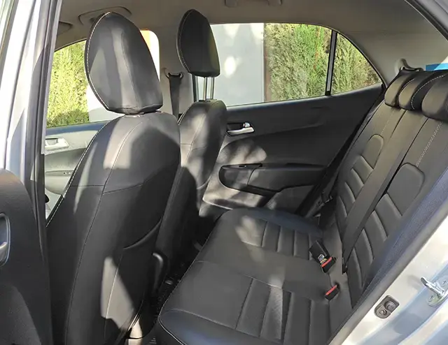 Kia Kia Picanto 2025 · vue latérale · Louer à Agadir | AmseelCars · SUV Kia Kia Picanto 2025 (SUV), vue latérale, location voiture · Agadir, Maroc